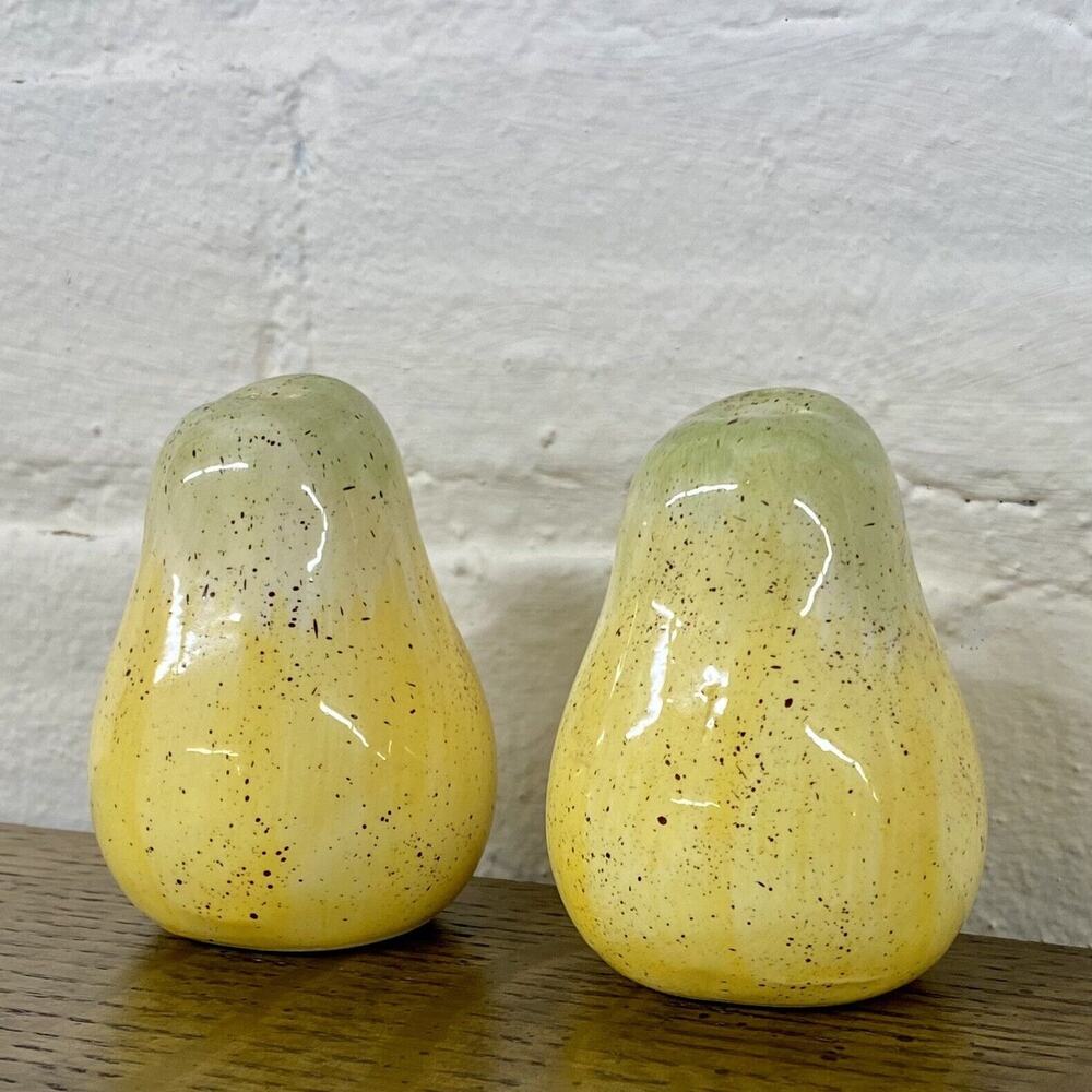 Pear Salt & Pepper Shakers Fruit Kitchen Tableware Farmhouse Novelty Decor